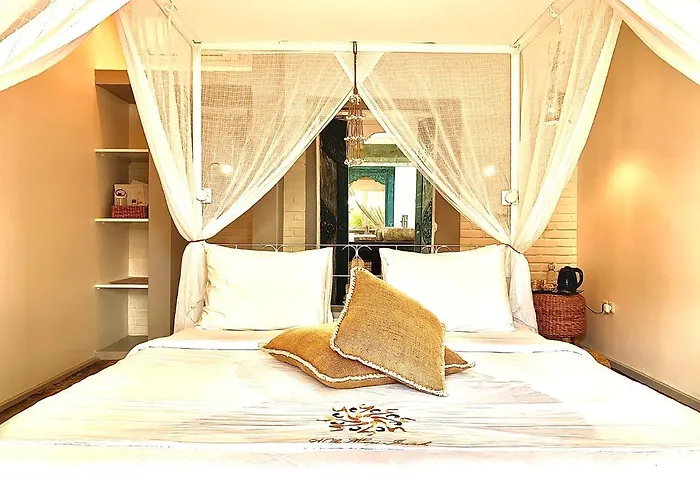 Hari Indah Boutique &